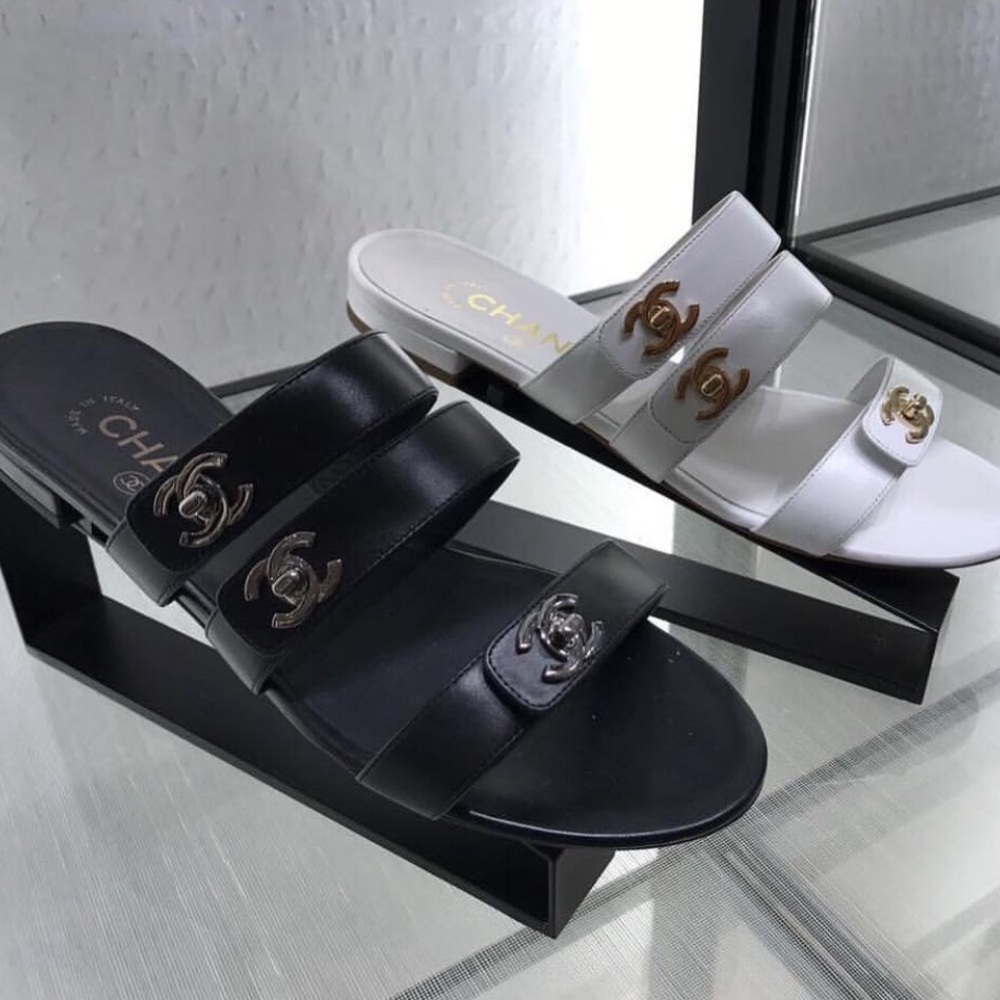Authentic NWT Chanel sandals size EUR37